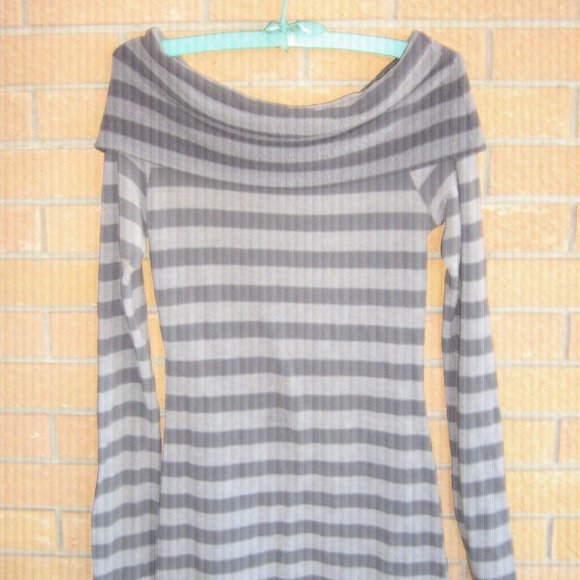 Ladies Long Sleeved Tops/Sweaters Size Medium Set Of 2 - Picture 2 of 4